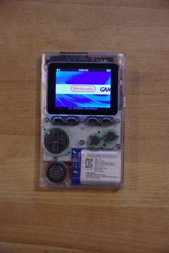 Hardware / Linux : Retro Boy - portable gaming console with an Odroid-w and  a GameBoy case 