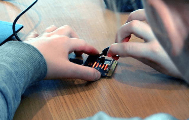 BBC Micro:bit—a free single-board PC for every Year 7 kid in the UK